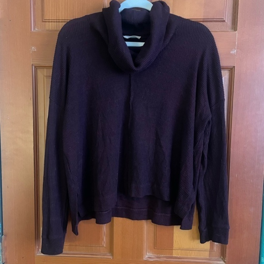 LUSH burgundy ribbed loose-fitting pullover cowl neck top size m.